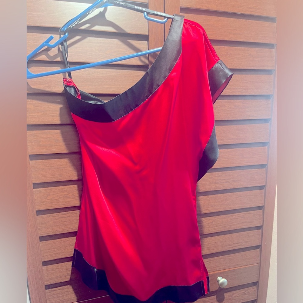Bebe Assymetrical sleeve silk top